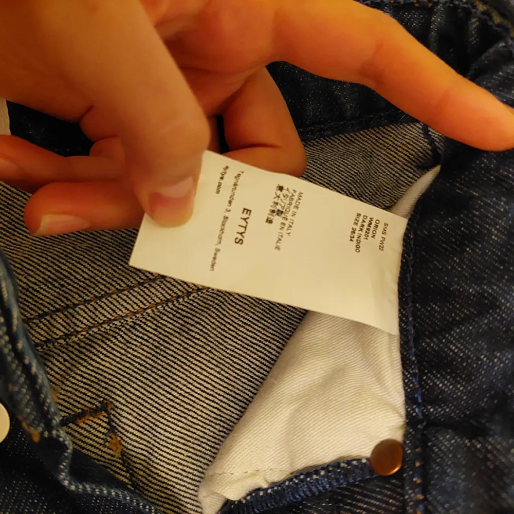 EYTYS dark wash Straight jeans i modellen ORION. Storlek 26/24 men skulle pass någon med 28/32 också. För flera frågor eller bilder, skriv 💞. Jeans & Byxor.