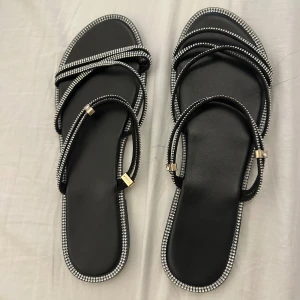 Sandaler 70 kr - Har inte använt de eftersom de var för små. Helt nya