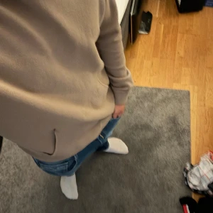 Massimo dutti hoodie - Tja säljer nu en merinoull hoodie eftersom den inte användas inte längre den nästa i nyskick och det är inget fel på den så om du har några frågor eller funderingar är det bara att skriva 