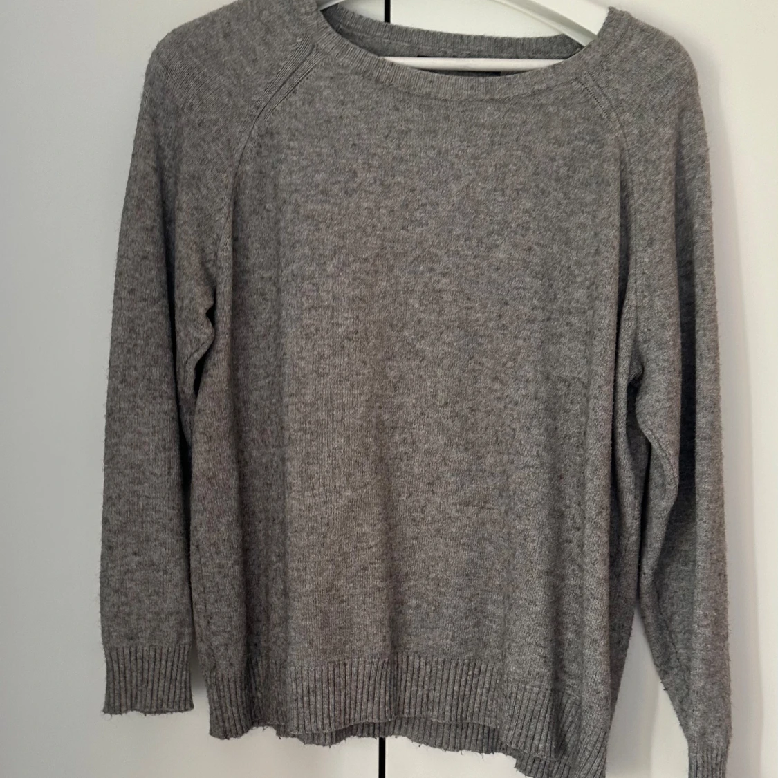 Går stickad tröja  - 90