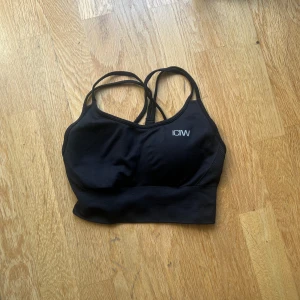 Sporttopp - Topp från ICIW i storlek XS