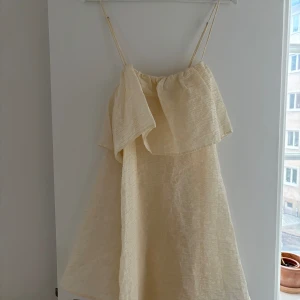 Vit hm klänning  - Puffklänning från hm