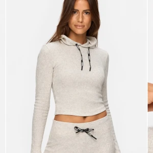 Tröja från stronger  - En helt ny stronger tröja som inte kommer till användning. Nypris är 800. Priset är diskuterbart vid snabb affär. 