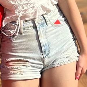 Jeans shorts - Säljer dessa shorts som är från New yorker. Dessa shorts är i bra skick och inga skador. Denna bild är gammal men om man vill ha flera så kan man kontakta mig