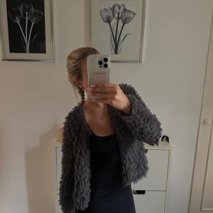 Pälsjacka  - Fin pälsjacka från Gina Tricot som inte kommer till användning! 🌸💞