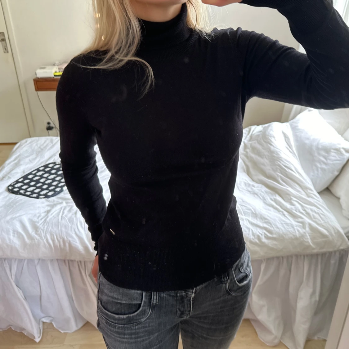 turleneck tröja med guld