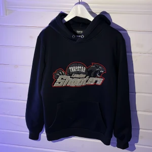 Trapstar Shooters hoodie - Säljer min Trapstar hoodie eftersom den är för liten för att har tvättat för mycket
