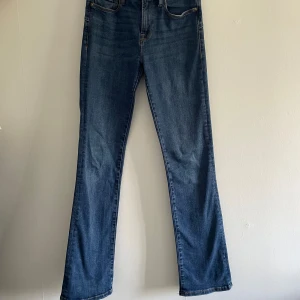 Zara bootcut jeans  - Zara jeans som är bootcut utan defekter, är dock lite mid waist. Säljer dem eftersom de inte passar längre och är lite långa för mig. De ser inte så  bootcut ut men om du är intresserad skriv privat för fler bättre bilder.  Köpta för 499kr