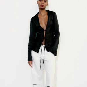 Zara skjorta i satin med knytningar - Testat den en gång