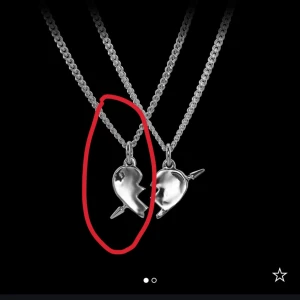 Maria nilsdotter halsband - Inga defekter. Kedjan är i 50cm💓💓