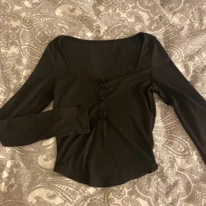 En vit tröja  - Vi kan diskutera om priset 