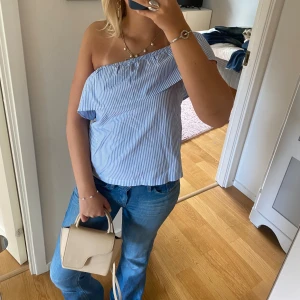 Fin topp - Så fin blå, vit topp från zara🌸 