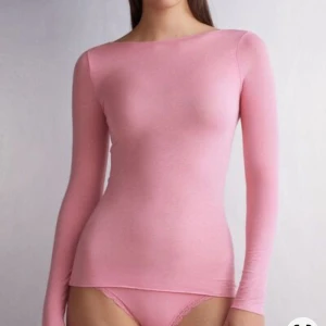 Intimissimi tröja - Jättefin rosa intimissimi tröja i storlek S. Säljer då den inte kommer till användning. Inga defekter. Den är i kaschmir. 