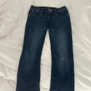 Ltb valerie - Säljer mina ltb jeans då de är för stora, sydde upp de då de var alldeles för långa så passar någon runt 165💕har inga defekter, skriv för fler bilder 