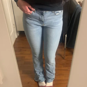 Jeans - Bootcut Jeans i nyskick från gina tricot. Storlek 36. Pris går att diskuteras❤️❤️