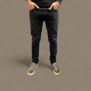 Nudie jeans - Riktigt snygga Nudie Jeans med den passformen Lean Dean!! Den är storlek 31/34 och är i 9/10 skick!! Tveka inte på att fråga och priset går såklart att diskuteras vid snabb affär!!