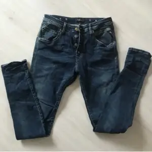 Oanvända Replay jeans storlek 24/32