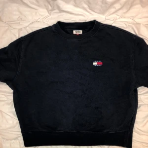 Tommyjeans sweatshirt  - Säljer nu en tröja ordinarie pris 400kr  Storlek S 