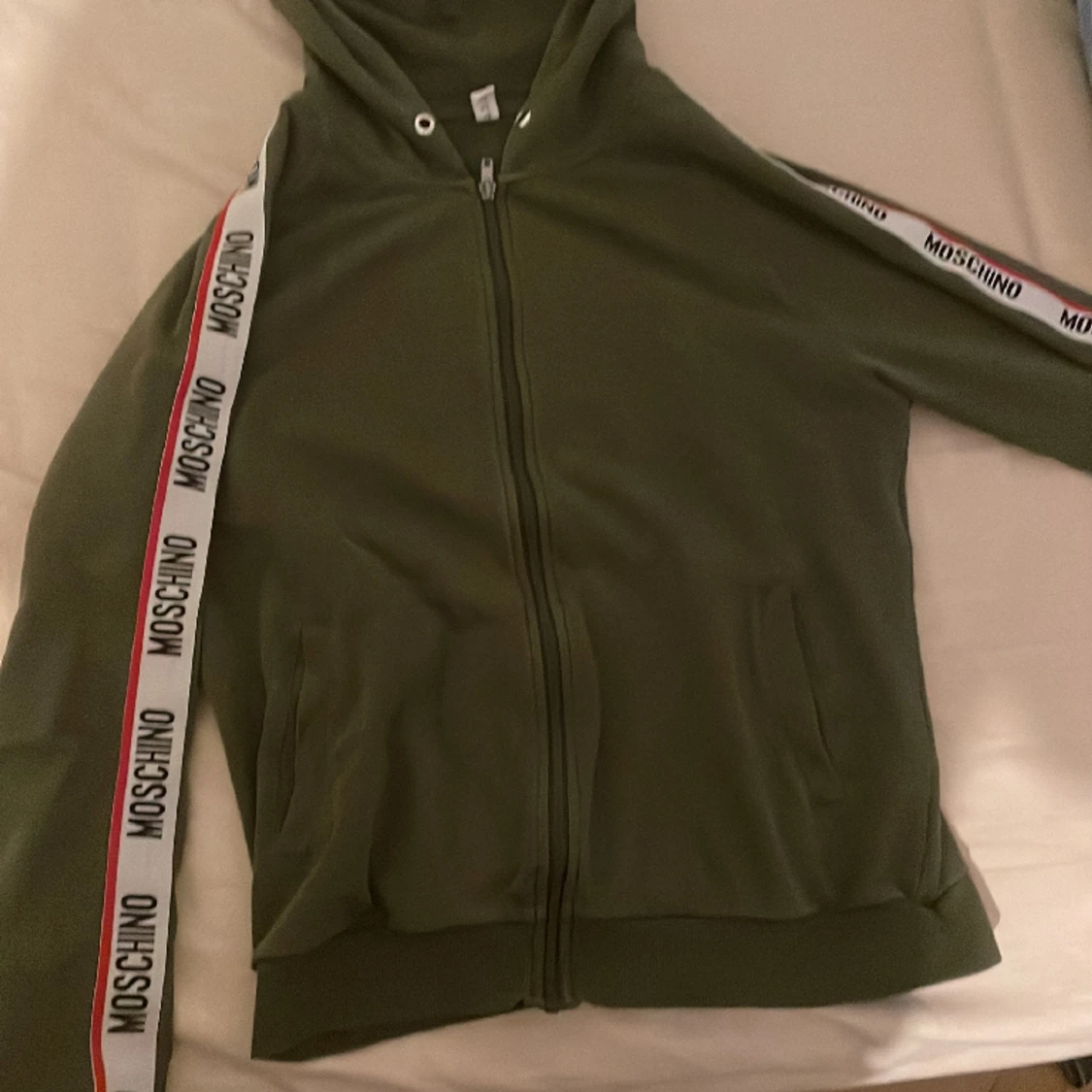 Moschino tröja ny pris 2000 