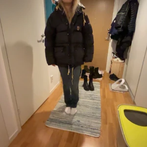 Fjällräven  - Säljer min jättefina fjällräven i storlek XXXS (gamla modellen) sitter ungefär som s/m i nya modellen🩷(varmare än nya modellen) kom privat för frågor eller fler bilder❤️ pris kan diskuteras kan tänka mig gå ner i pris vid snabb affär🥰🩷🩷