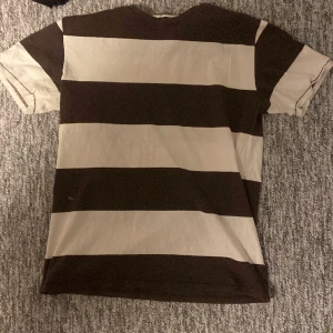 Randig tahirt - Brunvit randig nice tshirt🥹