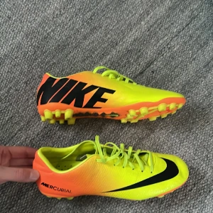 Nike mercurial vintage  - Feta äldre modell av mercurial i grymt skick! Size 41, den dyra verisionen på konstrgräs! 