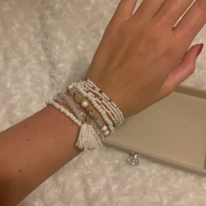 PÄRL ARMBAND - Köp alla dessa för 29kr💓 Köp innan 24 december för att få fri frakt!🩵