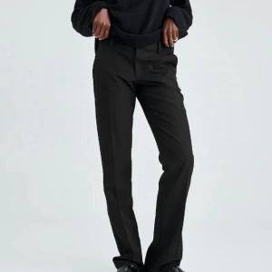 BIKBOK kostymbyxor tall - Hej. Säljer mina kostymbyxor från bikbok i tall modell med låg midja. Jag är 176 och dom är väldigt långa på mig. Använda fåtal gånger, som nya. Hör av dig för mer info.🩷🩷