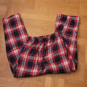 Rutiga mjukisbyxor - Fina och sköna mjukisbyxor, använd fåtal ggr💕