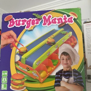 Leksaker spel - Hamburgare spel 150kr Och labb set som nya 200kr Passar som julklapp eller present 
