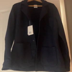 John Henric overshirt - Helt ny oanvänd John Henric overshirt som är väldigt fräsch o stilren till ett bra pris