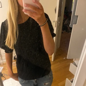 glittrig tröja - perfekt tröja till nyår! jättefin och glittrig!🖤