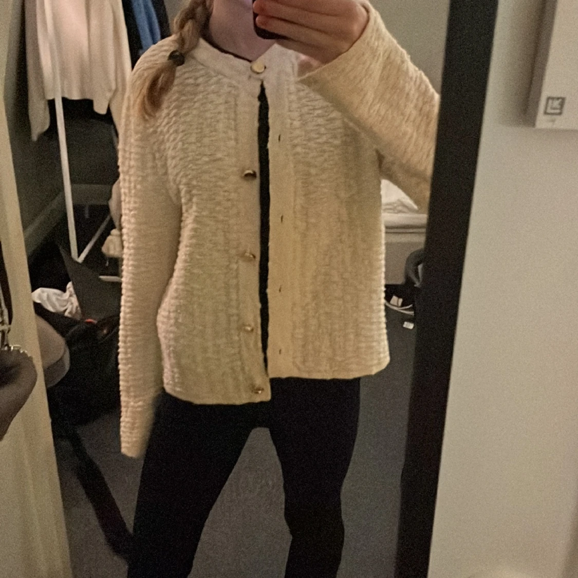 Säljer en jättefin kofta som är helt oanvänd🩷