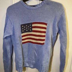 Ralph Lauren - Tröja från Ralph lauren som tyvärr e för liten för mig. Det står S som storlek men skulle säga att den är xs/xxs då det är ganska liten, speciellt i kragen 😋
