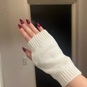 Torgvantar vita  - Stickat själv 