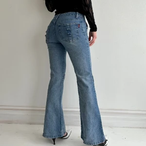 Mid-waisted vintage jeans  - Unika vintage jeans i toppskick! För billigare frakt köp via länken i bion🎀