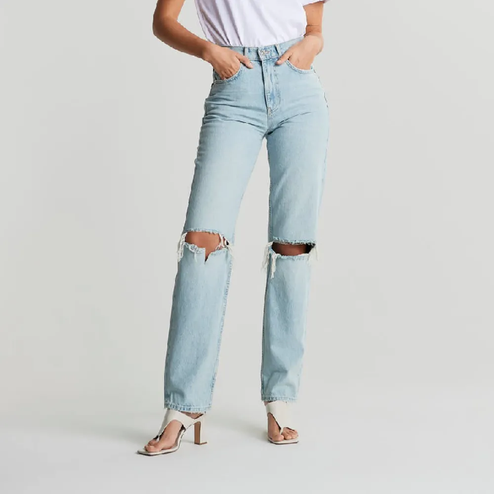 Säljer dessa Gina Tricot jeans 90s High waist, då dem inte är min stil längre. Jeansen är även slutsålda på Gina Tricot. Dem är använda, men finns ingen fläck eller hål. Priset kan diskuteras. Jag står inte för frakten! ❤️. Jeans & Byxor.
