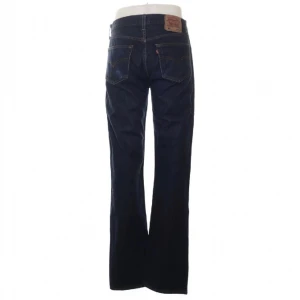 Levis 501 - Riktigt snygg passform och färgtvätt på dessa jeans och dessutom vintage.  Storlek 33/36  Inga hål eller lagningar och inte heller upp- eller nedlagda (original)