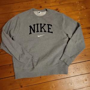 Knappt använd nike sweatshirt