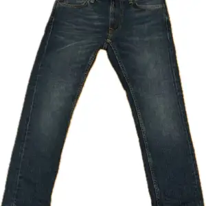 Säljer ett par snygga jeans ifrån nudie som är ett väldigt populärt märke just nu  Skick 9/10 Storlek 28/28