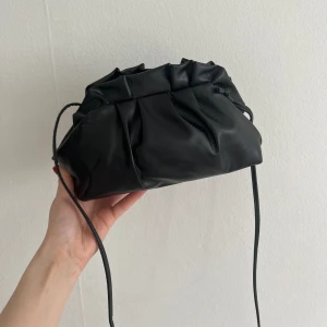 Väska - Väska från Shein. Använd 1 gång så är som ny. Finns att hämta i Göteborg annars står köparen för frakt! 💕