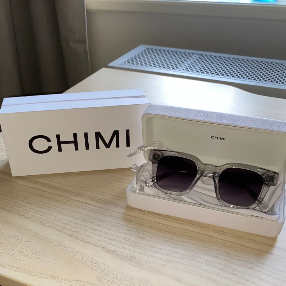 Tja. Säljer ett riktigt snygga chimi solglasögon bra skick använd bara föra sommaren. Ny pris 1350kr skriv privat för flera bilder eller frågor . Accessoarer.