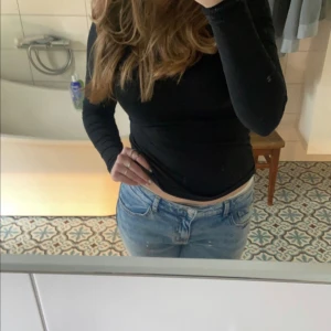 långaärmad tröja  - Nyskick, lite croppad