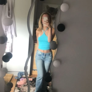 Blå topp💙 - Jättefin blå topp från Monki! Använd fåtal gånger, i storlek S💙