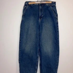 baggy jeans - använd 2 ggr, säljer pga av att de inte va baggy nog för mig