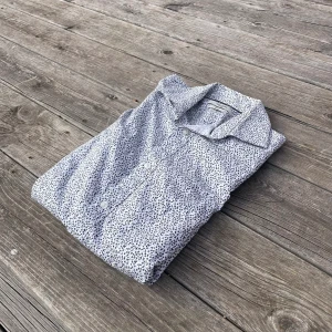 Skjorta  - Snygg slim fit skjorta från Jack & Jones i storlek S. Säljer den då jag växt ur den och knappt använde den. Skick 9/10! Skulle säga att den passar runt 170 cm. Hör av er vid frågor eller fler bilder!!