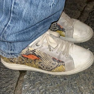 Zadig & Voltaire Sneakers - De är rätt så slitna därav priset, se bilder💞 skriv privat för fler bilder! Säljs i befintligt skick💐