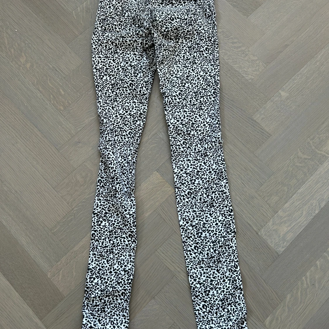 Leopardmönstrade byxor 