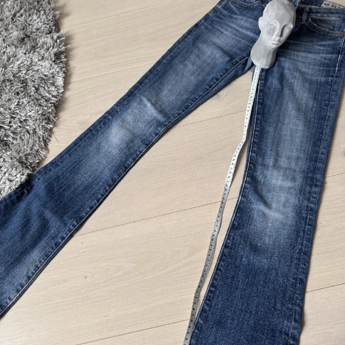 Lågmidjade utsvängda jeans - 93