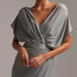 Klänning - Helt ny klänning från ASOS, aldrig använd endast testad. 750 + frakt